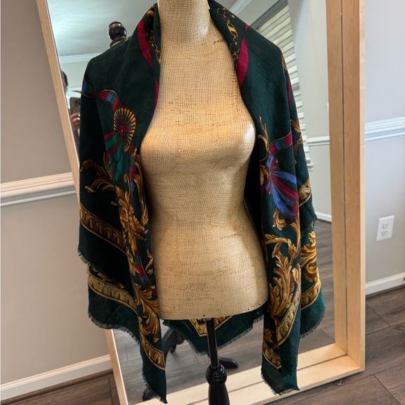 Saldarini Elegant Green and Gold Scarf - Picture 4 of 8